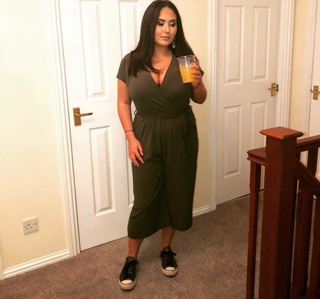 変態エボニーOnlyFans セクシー 写真