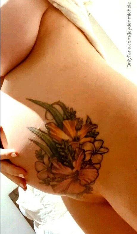 痩せた金髪の熟女OnlyFans ホット裸 写真