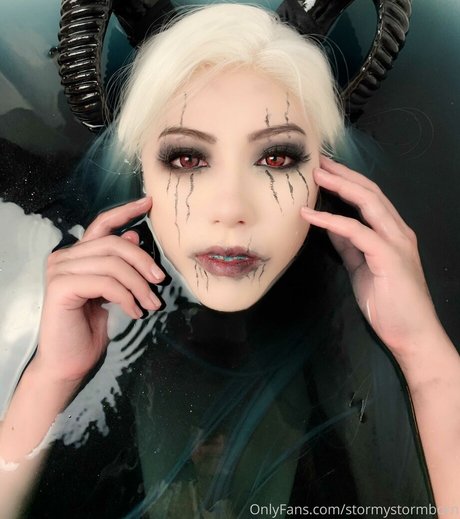 Stormy stormborn セクシーなスター 画像