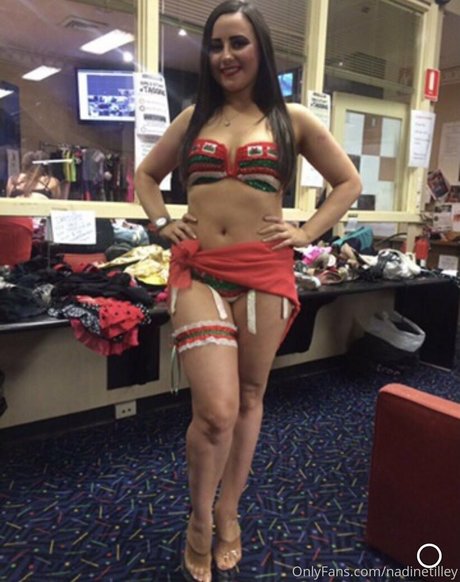nadinetilley XXXモデル 画像