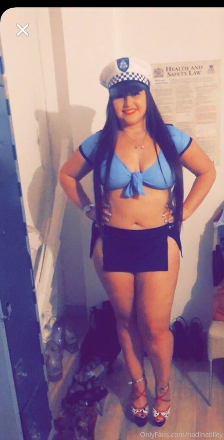 公共の場での猫のOnlyFans HD 写真