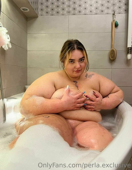 黒髪の熟女OnlyFans セクシー裸 写真