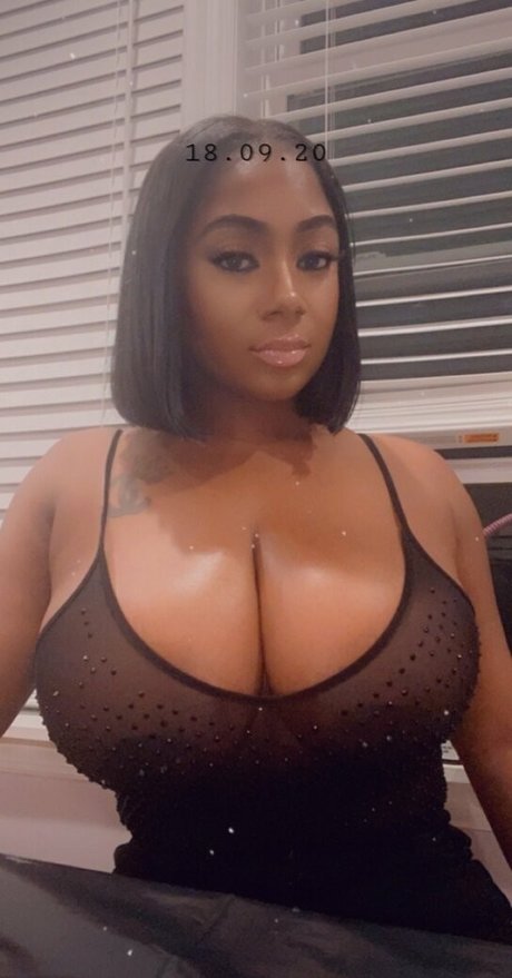 therealchanellealicia 独占スター 写真