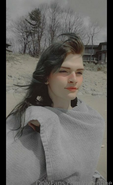 小柄なブロンドの熟女OnlyFans アートヌード ギャラリー