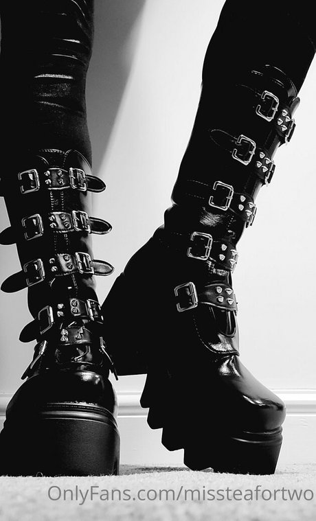 ニューハーフ ドミナトリックス OnlyFans アダルト アーカイブ