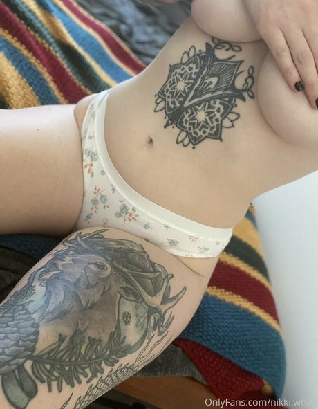 ティーンフィンガリングOnlyFans ヌード 写真