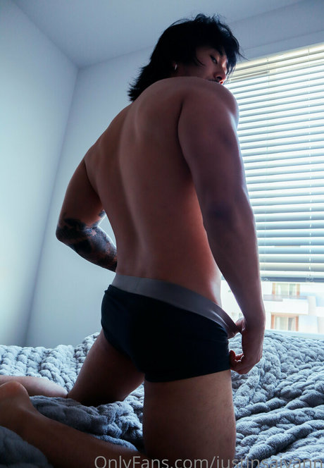 justinsaiyann エロティックなモデル ギャラリー