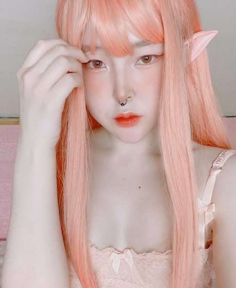 sally wu ヌード女優 ギャラリー