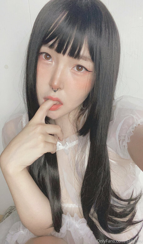 sally wu ヌードモデル 写真