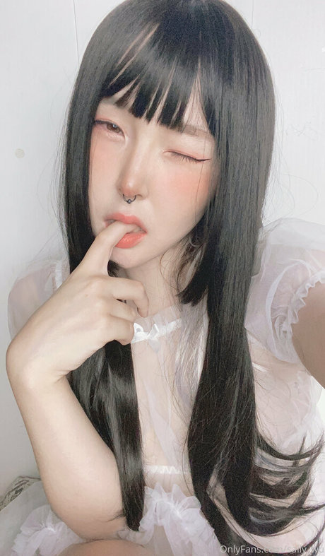 sally wu ヌードモデル ギャラリー