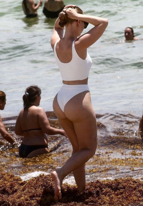 黒髪の熟女OnlyFans ポルノ 写真