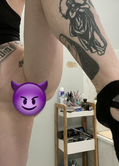 ladyluciferfree 裸のポルノスター 写真