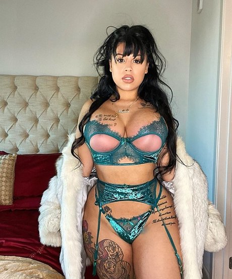 Brilliantly divine 裸のスター 画像