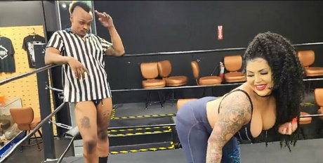 興奮した熟女OnlyFans ヌード 写真