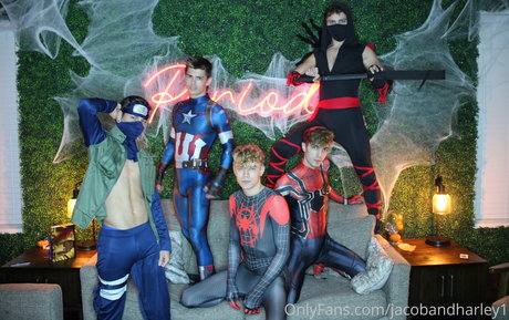 成熟した異人種間OnlyFans セクシーxxx ギャラリー