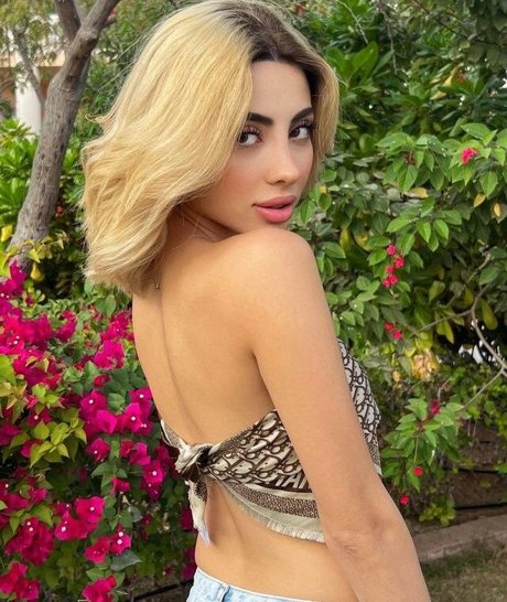 Sevinch Salmanova 可愛いモデル 写真