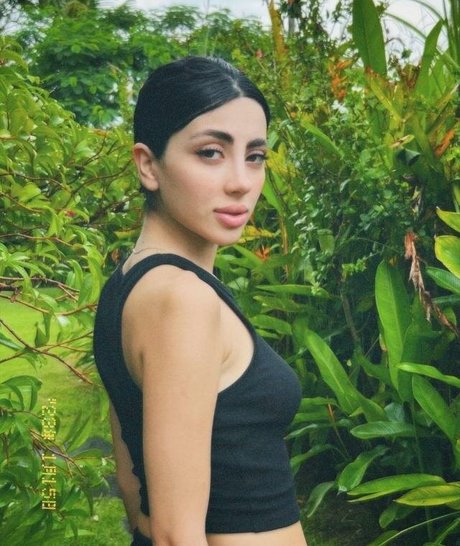 Sevinch Salmanova ポルノ女優 写真