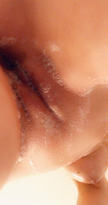 hot wet lilly ホット女優 画像