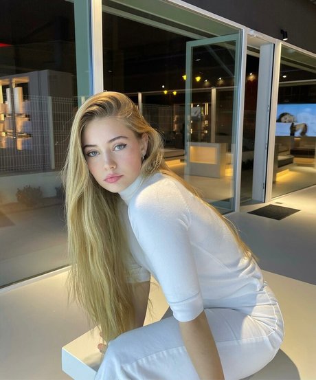 Tatiana Kaer 美しい女優 写真