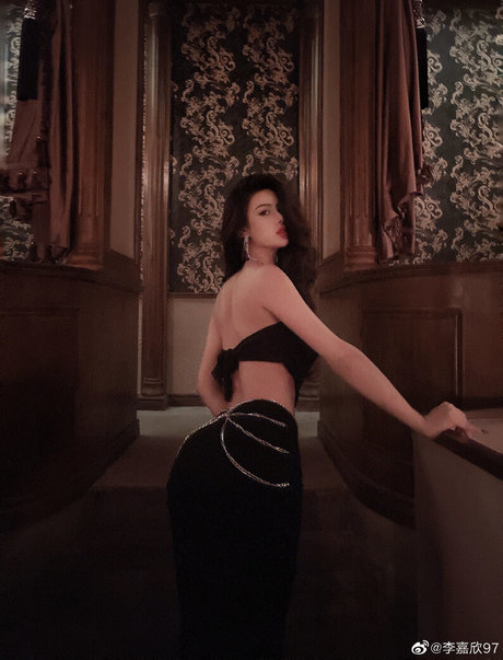 ブルネットの教師OnlyFans 無料セックス 写真