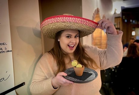 Babu Vale ヌードのポルノスター ギャラリー