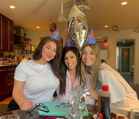 Nikki Kay ホットなポルノスター 写真