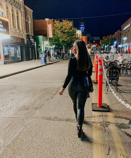 黒檀の小人OnlyFans ポルノ 画像