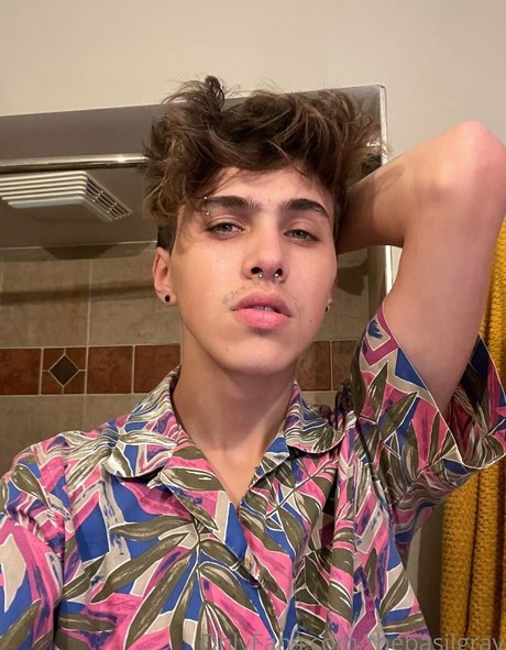 basilgray ポルノスター エロティック ギャラリー