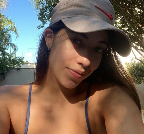 Anah Elisa ポルノモデル 画像