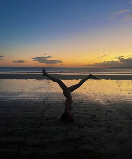 Dana Sartov 美しいスター 写真