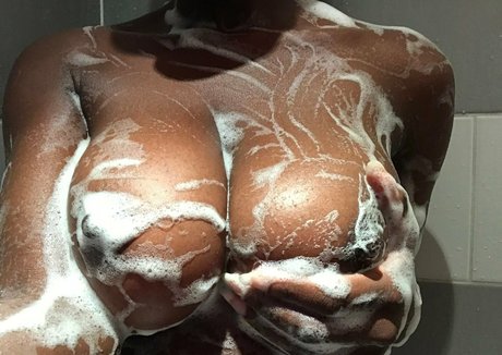 nina natashalee スター 裸 ギャラリー