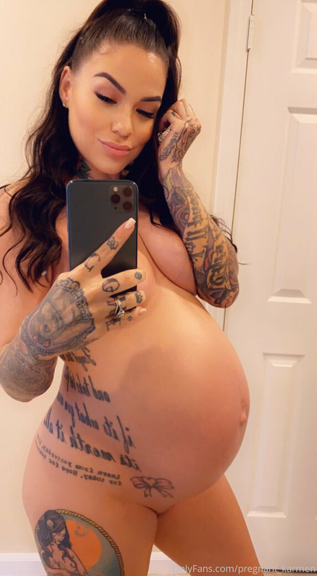 チンコを持つ女たち OnlyFans ポルノグラフィック 写真