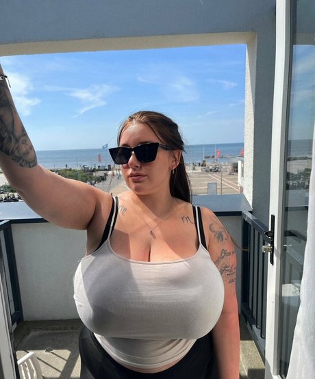 レズビアン ストラップオン OnlyFans 無料 ギャラリー