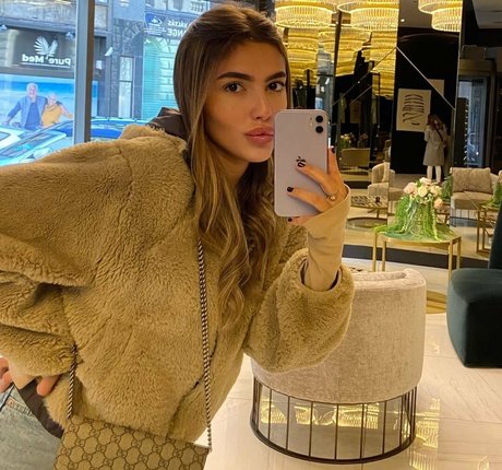 Meshi Malka トップ女優 写真