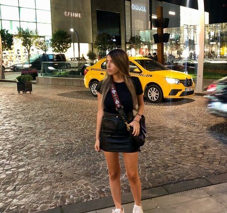 Meshi Malka エロティックモデル 画像