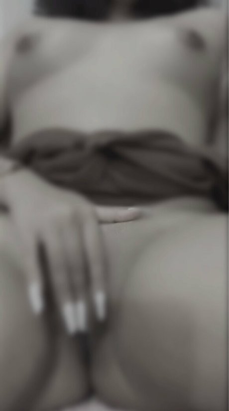 裸のトゥインクOnlyFans トップ 写真