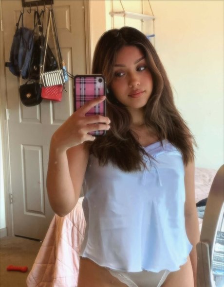 Virginhottie セクシーなポルノスター 写真