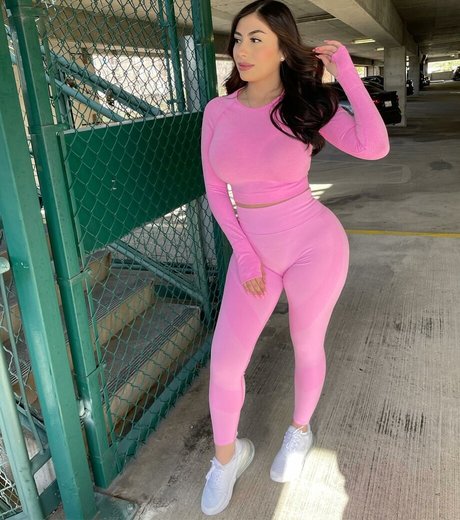 Michelle Balderrama ホットスター 画像