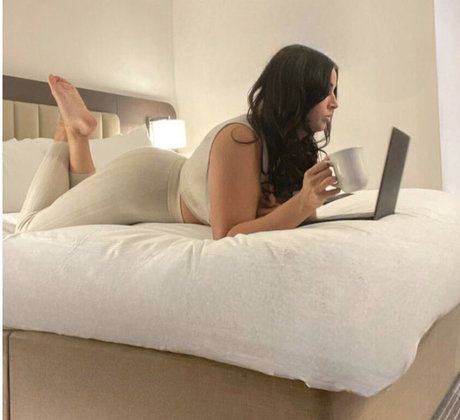 細身の巨乳OnlyFans セックス 画像