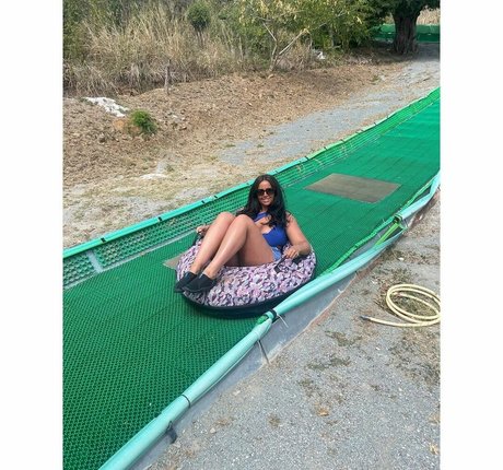 大きな黒い猫OnlyFans アート裸 アーカイブ