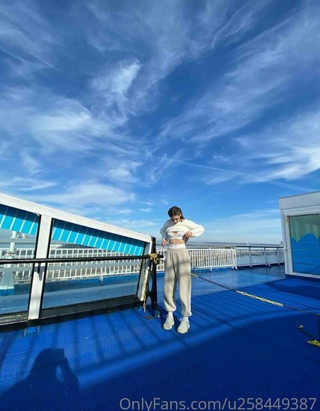 leona corona ポルノスター 独占 写真