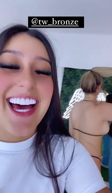 DMV オンリーファン アダルト 写真