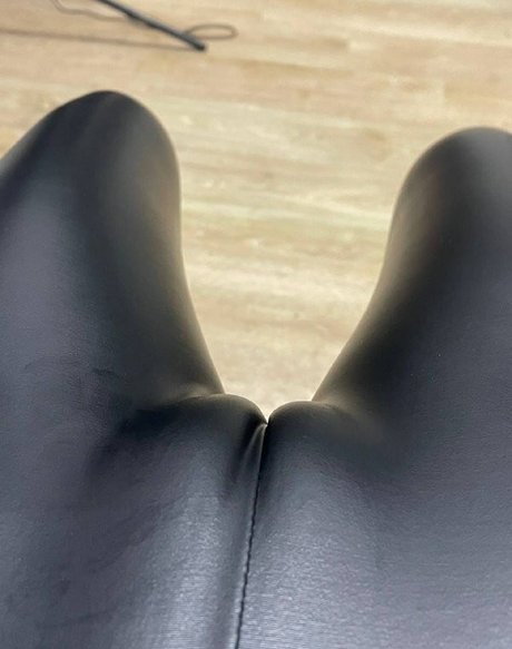 ぽっちゃり痴女OnlyFans ホットヌード 写真