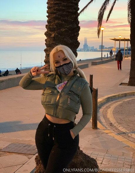 blondiefesserfree ホットスター 写真