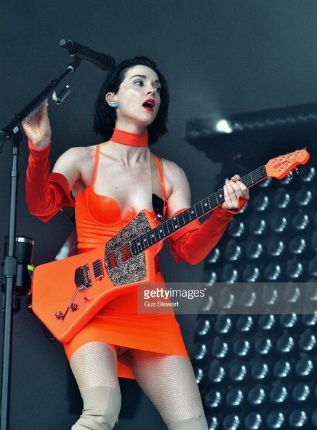 Annie Clark ポルノスター エロティック 写真