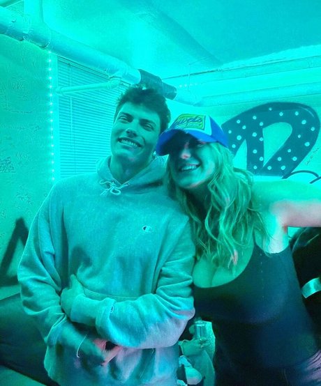 Whitney T ヌードモデル 画像