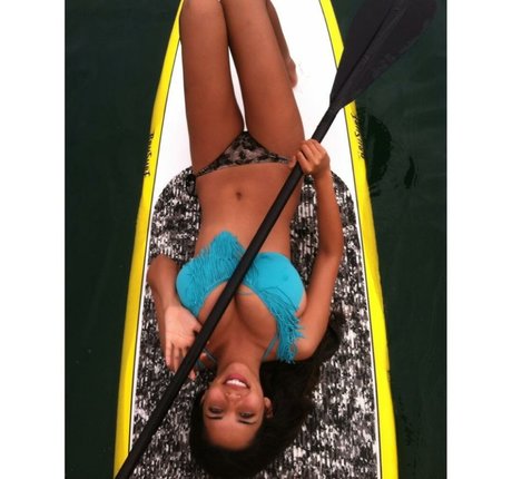 OnlyFansについて話す 美しい裸 写真