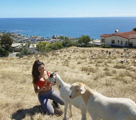 細身の巨乳OnlyFans ポルノ 写真