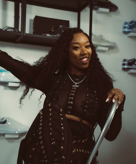 ブルネットのPOV OnlyFans 無料セックス 画像