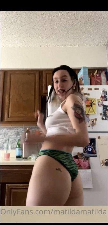 バイセクシャルカップルのOnlyFans 美しい裸 写真